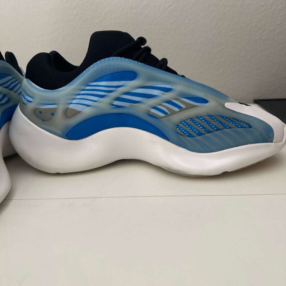 Size 9.5 - adidas Yeezy 700 V3 Arzareth - Picture 7 of 9
